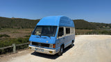 Louez un camping-car Mercedes MB 100 depuis Faro pour votre voyage en van sur la côte de l'Algarve au Portugal