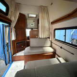 Louez un camping-car Mercedes MB 100 depuis Faro pour votre voyage en van sur la côte de l'Algarve au Portugal