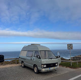 Alugue uma autocaravana Toyota Hiace Camper (4 pessoas) em Faro para a sua viagem de autocaravana pela costa algarvia de Portugal