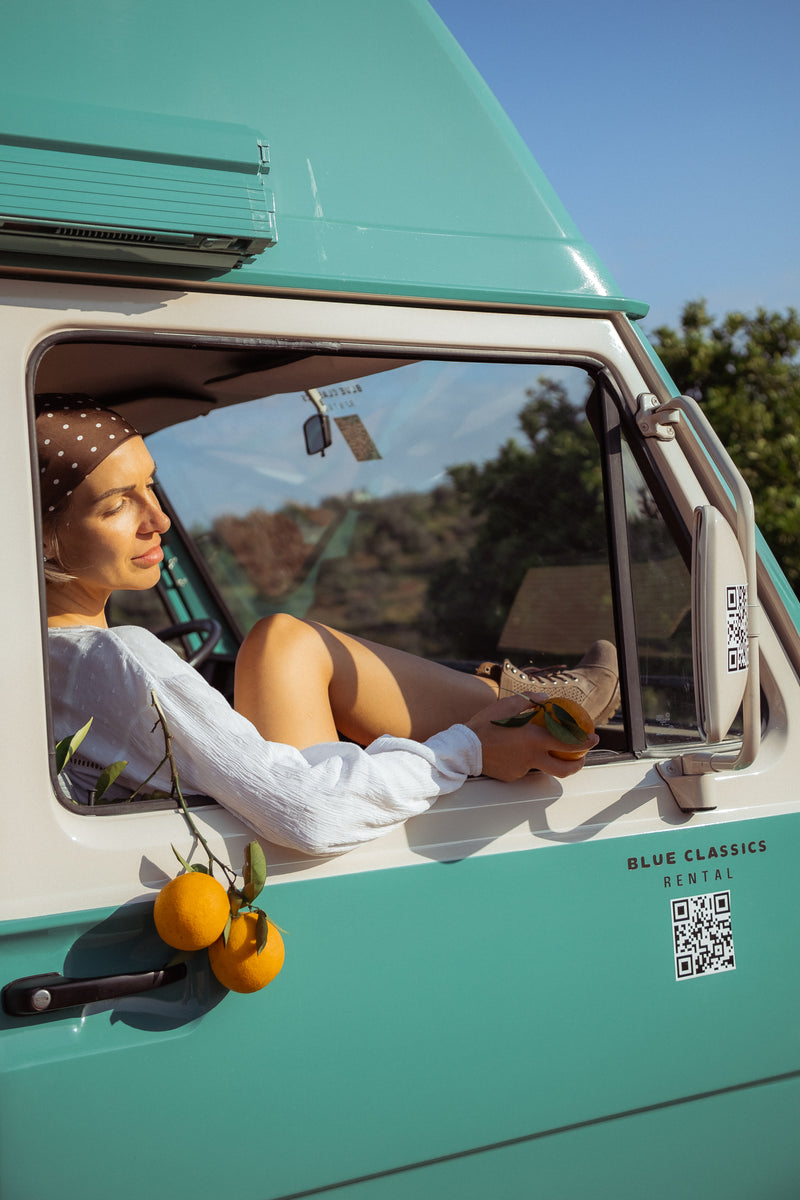 Louez un camping-car icône Volkswagen LT31 Faro Algarve (4pax) pour un road surf trip en Algarve Portugal
