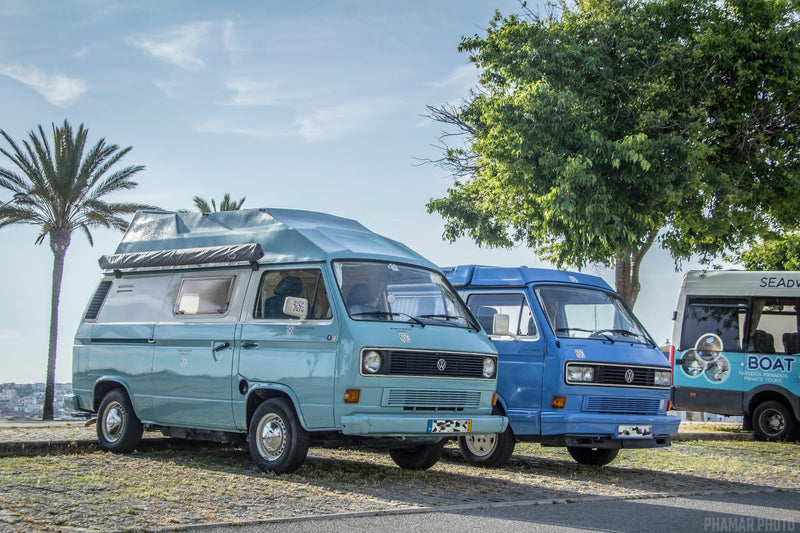 Louez un camping-car à icône Classic Combi Volkswagen T3 Westfalia (2pax) pour un road surf trip en Algarve Portugal
