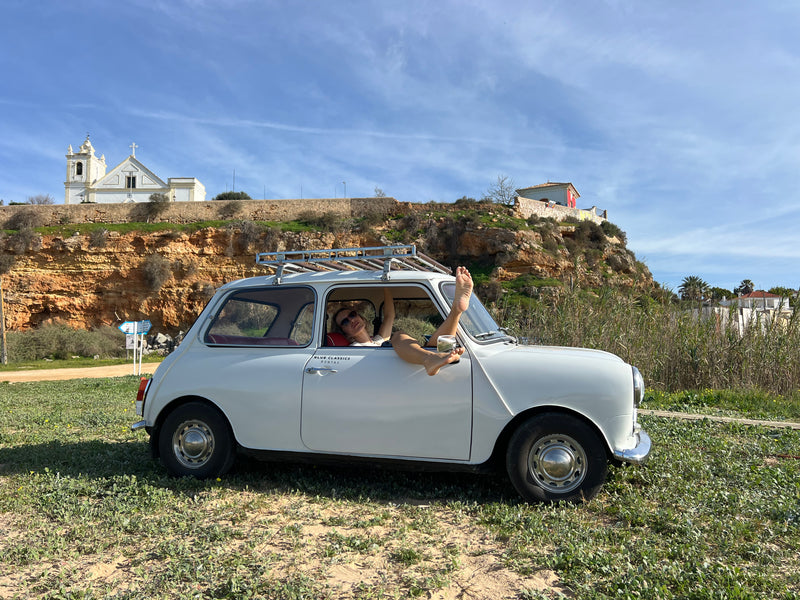 Alugue um carro clássico Mini 1000 MORRIS